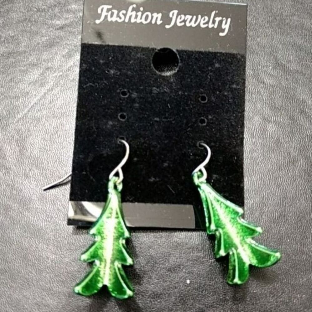 Christmas tree holiday earrings 🎄